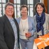 Zahlreiche Menschen nehmen am Samstag (04.05.24) an dem Empfang zum 75. Geburtstag von Hans Michelbach (CSU) im Festsaal des Kreuzklosters in Gemünden teil.