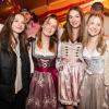 Zahlreiche Menschen besuchen am Samstag 04.05.24 das Weinfest in Untereisenheim mit Musik von den Troglauer Buam.