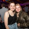 Zahlreiche Menschen besuchen am Samstag 04.05.24 das Weinfest in Untereisenheim mit Musik von den Troglauer Buam.
