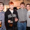 Zahlreiche Menschen besuchen am Samstag 04.05.24 das Weinfest in Untereisenheim mit Musik von den Troglauer Buam.