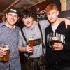 Zahlreiche Menschen besuchen am Samstag 04.05.24 das Weinfest in Untereisenheim mit Musik von den Troglauer Buam.