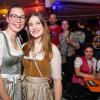 Zahlreiche Menschen besuchen am Samstag 04.05.24 das Weinfest in Untereisenheim mit Musik von den Troglauer Buam.