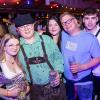 Zahlreiche Menschen besuchen am Samstag 04.05.24 das Weinfest in Untereisenheim mit Musik von den Troglauer Buam.