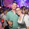 Zahlreiche Menschen besuchen am Samstag 04.05.24 das Weinfest in Untereisenheim mit Musik von den Troglauer Buam.