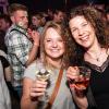 Zahlreiche Menschen besuchen am Samstag 04.05.24 das Weinfest in Untereisenheim mit Musik von den Troglauer Buam.