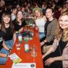 Zahlreiche Menschen besuchen am Samstag 04.05.24 das Weinfest in Untereisenheim mit Musik von den Troglauer Buam.
