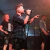 Zahlreiche Menschen besuchen am Samstag 04.05.24 das Weinfest in Untereisenheim mit Musik von den Troglauer Buam.