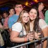 Zahlreiche Menschen besuchen am Samstag 04.05.24 das Weinfest in Untereisenheim mit Musik von den Troglauer Buam.