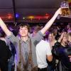Zahlreiche Menschen besuchen am Samstag 04.05.24 das Weinfest in Untereisenheim mit Musik von den Troglauer Buam.