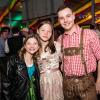 Zahlreiche Menschen besuchen am Samstag 04.05.24 das Weinfest in Untereisenheim mit Musik von den Troglauer Buam.