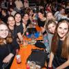Zahlreiche Menschen besuchen am Samstag 04.05.24 das Weinfest in Untereisenheim mit Musik von den Troglauer Buam.