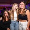Zahlreiche Menschen besuchen am Samstag 04.05.24 das Weinfest in Untereisenheim mit Musik von den Troglauer Buam.