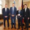 Von links: 2. Bürgermeister Dirk Rieb, stv. Landrat Christoph Vogel, Arno Schmitt und Innenstaatssekretär Sandro Kirchner Von links: 2. Bürgermeister Dirk Rieb, stv. Landrat Christoph Vogel, Arno Schmitt und Innenstaatssekretär Sandro Kirchner