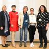 Auf dem Foto (von links): Christine Röger (Leiterin KErn) und Elisabeth Hagmann (StMELF) mit den Vertretern des Hauses für Kinder: Elke Wolz-Nagl, Andrea Fellner und Katja Ullmann.