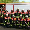 Gruppenfoto (von links): vorne kniend Julian Klug, Daniel Weiß, Eva Ödamer, Marius Stüber. Hinten stehend: Tobias Kemmer, Sebastian Günder, Florian Geißendörfer, Kai Lorner, Klara Schmer und Philipp Stüber, im Löschfahrzeug Markus Neeser. Marc d’Amigo fehlt auf dem Foto. Gruppenfoto (von links): vorne kniend Julian Klug, Daniel Weiß, Eva Ödamer, Marius Stüber. Hinten stehend: Tobias Kemmer, Sebastian Günder, Florian Geißendörfer, Kai Lorner, Klara Schmer und Philipp Stüber, im Löschfahrzeug Markus Neeser. Marc d’Amigo fehlt auf dem Foto.