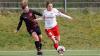 Julia Asam (rechts) von den Würzburger Kickers führt den Ball gegen Jana Uhl vom TSV Neuenstein. Die Partie fand Ende März im Sportpark Heuchelhof statt.
