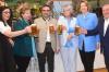 Landtagsabgeordnete Barbara Becker (von links), Bezirksrätin Gerlinde Martin, CSU-Fraktionsvorsitzender Klaus Holetschek, Bürgermeisterin Ruth Albrecht, Bundestagsabgeordnete Anja Weisgerber und Martinsheims Bürgermeister Rainer Ott stießen zusammen an.