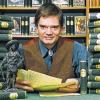 „Unsere große Konkurrenz ist das Gebrauchtbuch“: Karl-May-Verleger Bernhard Schmid bei der Arbeit.