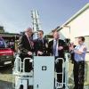 Investition in die Sicherheit: Das neue Hubrettungs- und Löschfahrzeug bringt den Brandschutz am Schaeffler-Standort Schweinfurt auf den modernsten Stand. Bei einer ersten Probefahrt überzeugten sich davon (von links): Rainer Hundsdörfer, Bereichsvorstand Industrie der Schaeffler AG, Nico Reuß, stellvertretender Leiter der FAG-Werkfeuerwehr, und Klaus Widmaier, Geschäftsleitung Personal Schaeffler Industrie.