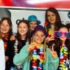 Realschülerinnen der Klasse 6d in der Fotobox "Schule gegen Rassismus".