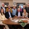 Sie waren in einer gemütlichen Wirtshaus-Atmosphäre bei einer interessanten Stammtischrunde live dabei: (sitzend, von links) Anja Kohl, Bijan Djir-Sarai, Hans Werner Kilz, Caro Matzko, Christian Neureuther, (stehend, von links) Roland Maul, Hermann Gröger, Erna Hein, Stefanie Reith, Gisela Hahn, Rita Müller, Manfred Merkt und Magda Gmehling.