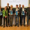 Die Bewerbung zur Digitalen Bildungsregion in der Festhalle Heustreu auf den Weg gebracht. Präsentiert wurden die Ergebnisse von (von links): Bildungskoordinatorin Jurgita Groß, der stellvertretende Landrat Josef Demar, Angelika Baum (Regierung von Unterfranken), Karl-Heinz Deublein und Inga Palma (Schulamt Bad Neustadt), Stephen Johannes (Interkomm-IT GmbH), Gerhard Orth (Regierung von Unterfranken), Roland Mai (BayernLab) sowie Florian Glückstein (Siemens AG) und Dr. Jörg Geier (Kreisentwicklung).