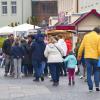 Trotz frischer Temperaturen lockte es viele Gäste in die Bad Neustädter Innenstadt, wo zu zweiten Mal in diesem Jahr an einem Sonntag die Geschäfte ihre Pforten öffneten