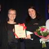 Kitzingens OB Stefan Güntner überreicht den Kulturförderpreis an die Theatergruppen des AKG mit Antje Pöllot, Michaela Lindner-Berndt und Schulleiterin Kristina Kurz.