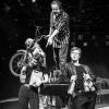 Das Landestheater Tübingen begeisterte im Evangelischen Gemeindehaus mit seinen Dorfpunks.