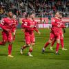 Die Kickers kontern und sorgen mit dem dritten Treffer wohl für die endgültige Entscheidung der Partie! Franjic bedient auf der rechten Seite den eingewechselten Junge-Abiol, dieser legt den Ball ideal auf Moll ab und der Ex-Schweinfurter trifft aus halbrechter Position flach in die linke Ecke zum 3:0 für die Würzburger Kickers. 3:0 gegen den FC Schweinfurt 05 ! Würzburger. Kickers feiern am Freitag Abend in der AKON Arena einen ungefährdeten Derbysieg.