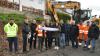 Landrat Wilhelm Schneider (fünfter von links) und Bürgermeisterin Marion Fleischmann-Hilton (siebte von links) gaben am Freitag den Startschuss zum Ausbau der Gemeinfelder Straße in Burgpreppach mit Gemeinderäten, Mitarbeitern der Tiefbauverwaltung und des Bauhofs sowie Firmenvertretern.