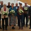 Eine Jubilarehrung und Verabschiedungen standen im Mittelpunkt einer Feierstunde im Landratsamt (von links):  vordere Reihe: Landrat Florian Töpper, Gabriele Seuffert, Maria-Anna Haupt, Teresa Schmitt sowie Personalratsvorsitzender Hebert Memmel; hintere Reihe: Karl Kraus, Lorenz Reichert, Werner Holzapfel und Berthold Krebs.
