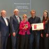 Bei der Übergabe des Weintourismuspreises 2024 (von links nach rechts): Vorsitzender Tourismusverband Franken, Thomas Bold, Präsident Fränkischer Weinbauverband, Artur Steinmann, VGN-Geschäftsführerin, Anja Steidl, VGN Referent Freizeit und Städtetourismus, Ulrich Büscher, 66. Fränkische Weinkönigin, Lisa Lehritter und Staatsminister Thorsten Glauber.