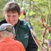 Die Kinder bastelten bei Naturparkführerin Dagmar Hautzinger Zauberstäbe mit Wolle und Naturmaterialien. Die Kinder bastelten bei Naturparkführerin Dagmar Hautzinger Zauberstäbe mit Wolle und Naturmaterialien.