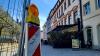 Keiner schöner Anblick sei die Baustelle vor dem Hotel Ross am Georg-Wichtermann-Platz, sagt Geschäftsführer Julius Süß. Eine Verschönerung des Bauzauns mit Banner habe die Stadt abgelehnt.