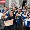 Während des alljährlichen Kart-Cups der ZF Race Engineering GmbH Schweinfurt in der Kartbahn in Oberwerrn überreichten die Mitarbeitenden einen Spendenscheck an die Schweinfurter Kindertafel, vertreten durch Botschafter Peter Kruse (vorne links), daneben Vorsitzender Stefan Labus und 2. Vorsitzender Rainer Zink. Hinter Stefan Labus Sebastian Stock, ZF Race Engineering GmbH.