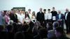 Die Schülerinnen und Schüler des P-Seminars „Abiturwein“ mit ihrem Lehrer Klaus Perneker (Bildmitte) wurden bei einer Feierstunde am Riemenschneider-Gymnasium mit dem unterfränkischen P-Seminarpreis 2024 des Bayerischen Kultusministeriums ausgezeichnet. 