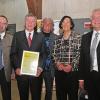 Die FWG feierte ihr 60-jähriges Bestehen: Das Bild zeigt (von links) den Bundesvorsitzenden Hubert Aiwanger, den neuen Ehrenvorsitzenden Werner Fischer und die Stadträte Uwe Dolata, Regine Samtleben und Josef Hofmann.