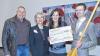 (maw)   Eine Spende von 1500 Euro aus dem Erlös des Rotarian Rowdy River Raft Race hat Christine Seuffert-Erhard, Schulleiterin der Schonunger Realschule, im Rahmen der Zertifizierung zweier LTTA-Künstler (Learning Trough The Arts) in der Kunsthalle entgegengenommen. Mit diesem Geld kann nun eine Klasse am LTTA–Programm teilnehmen. Im Bild von links: Harald Pitter, Rektor der Realschule Gerolzhofen, Christine Seuffert-Erhard, Petra Weingart, Programmleiterin LTTA, Martin Eichhorn, Präsident des Rotary Clubs Schweinfurt Peterstirn. Zertifiziert wurden Dominik Blank, Tanz, und Ines Schwerd, bildende Kunst.
