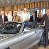 Autofrühling in Bad Kissingen: Acht Autohändler laden zur Neuwagenausstellung am 14. und 15. April in die Innenstadt ein. Das Foto zeigt (von links) Hubert Leber (VW), Rene Gabold (Mercedes), Siegfried Herfurt (Opel), Thomas Mahlmeister (Audi), Barbara Götz (Autohaus Götz), Berthold Schürger (BMW Seifert), Bernd Hübner (Autohaus Ford), in der Mitte Kissingens Rosenkönigin.