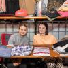 Zahlreiche Menschen besuchen am Sonntag 18.02.24 den Fashion Flohmarkt in der Posthalle in Würzburg.