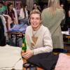 Zahlreiche Menschen besuchen am Sonntag 18.02.24 den Fashion Flohmarkt in der Posthalle in Würzburg.