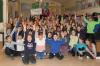 Spendeübergabe an die Grundschule in Bütthard mit Annette Hartel von der Raiffeisenbank Bütthard-Gaukönigshofen (hinten).