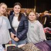 Zahlreiche Menschen besuchen am Sonntag 18.02.24 den Fashion Flohmarkt in der Posthalle in Würzburg.