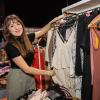 Zahlreiche Menschen besuchen am Sonntag 18.02.24 den Fashion Flohmarkt in der Posthalle in Würzburg.