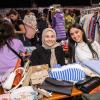 Zahlreiche Menschen besuchen am Sonntag 18.02.24 den Fashion Flohmarkt in der Posthalle in Würzburg.