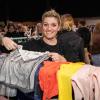 Zahlreiche Menschen besuchen am Sonntag 18.02.24 den Fashion Flohmarkt in der Posthalle in Würzburg.