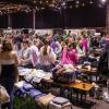 Zahlreiche Menschen besuchen am Sonntag 18.02.24 den Fashion Flohmarkt in der Posthalle in Würzburg.