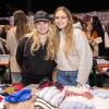 Zahlreiche Menschen besuchen am Sonntag 18.02.24 den Fashion Flohmarkt in der Posthalle in Würzburg.
