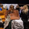 Zahlreiche Menschen besuchen am Sonntag 18.02.24 den Fashion Flohmarkt in der Posthalle in Würzburg.